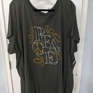Torrid size 5 Christmas shirt